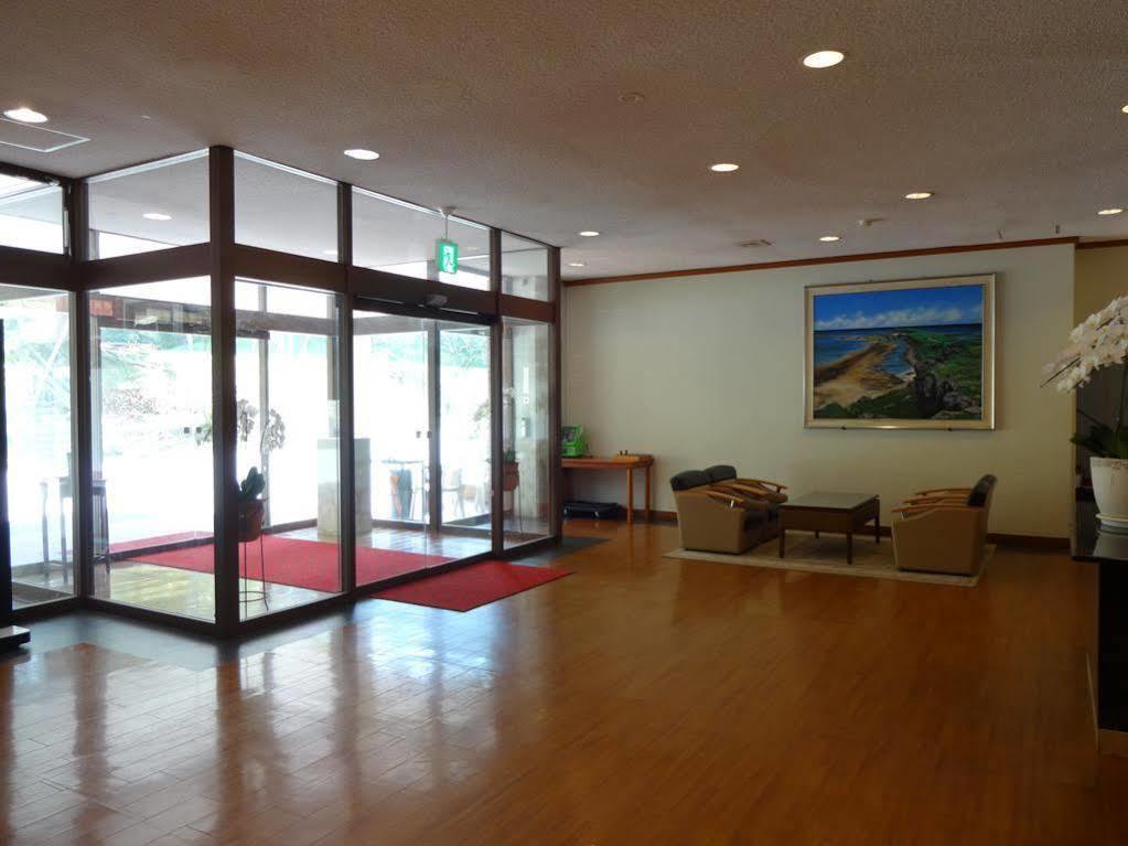 Motobu Green Park And Golf Course Buitenkant foto
