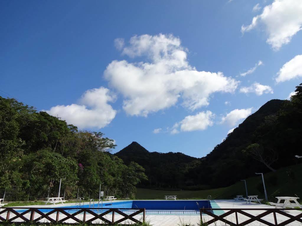 Motobu Green Park And Golf Course Buitenkant foto